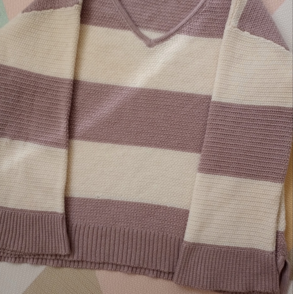 St. John V neck Stripe Top S - Picture 4 of 7